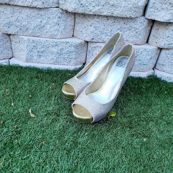 D brand women's gold sparkle open toed heels - Picture 2 of 16